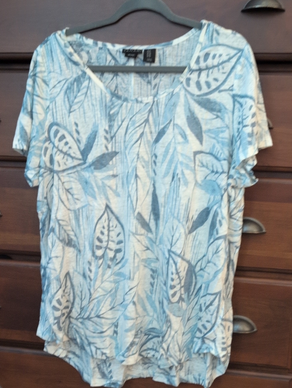 Tahari Blue and White Leaf-Print Short Sleeve Tee